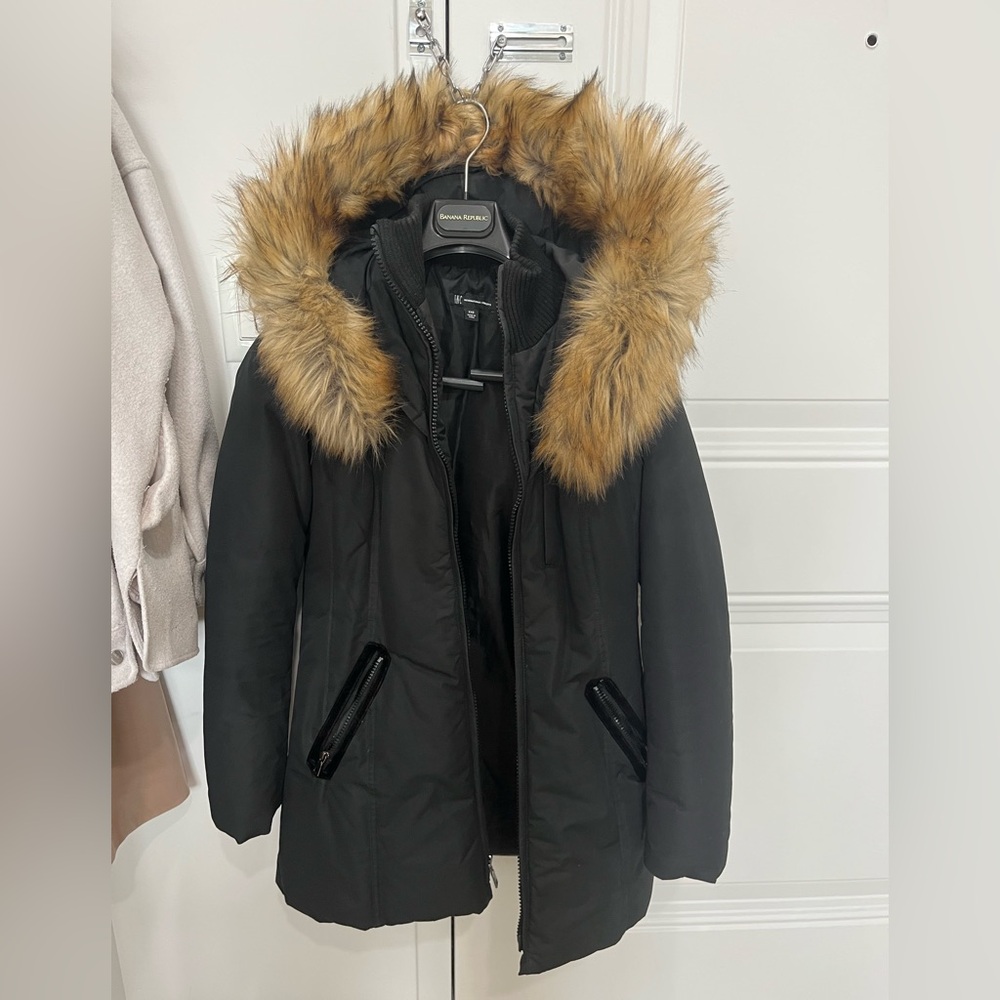 Black Puffer Jacket with Faux Fur Trim